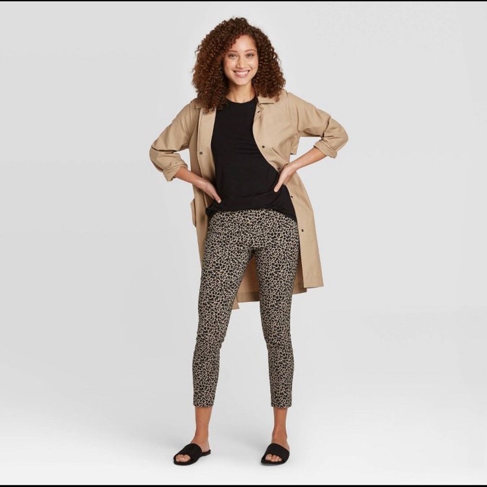 Cropped leopard print pants